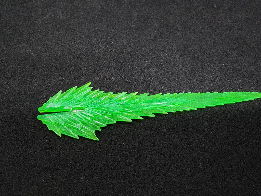 写真だとわかりづらいですが一応サーベルも白でチョコチョコしています(装備して写真撮れって話ですけど)