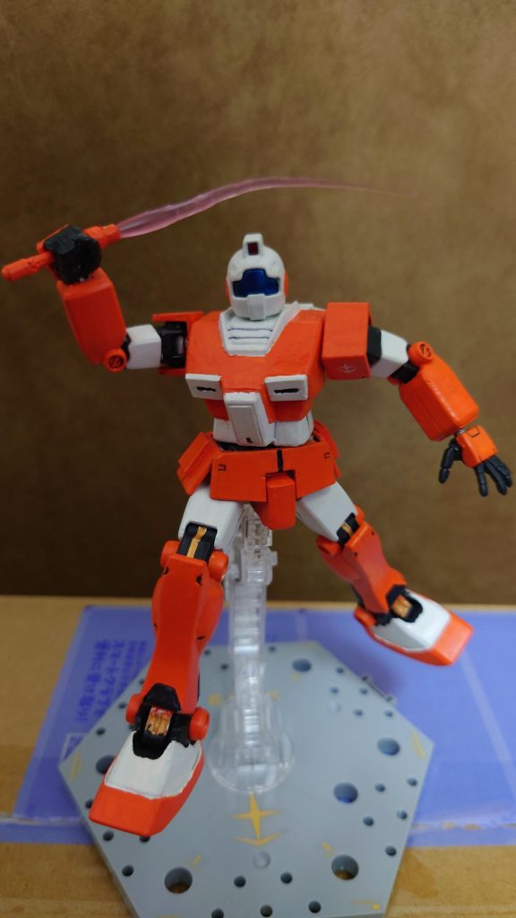 ビームサーベル。グリップが特徴的な近接武装です。流石に曲面にモールド掘るのは、無理だったのでハイキューのメッシュと内側に真鍮線仕込んで、作成してます。また、サーベルはヘアアイロンで曲げてます。