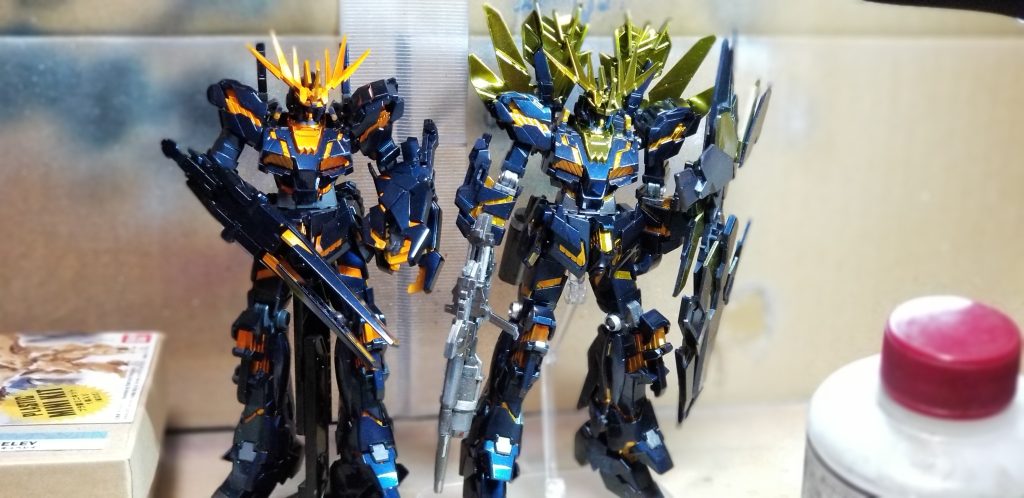 バンシィとバンシィ・ノルンを並べてみました。サイコフレームは近い色ですが、うまく塗り分けできたと思っています。最後までご覧頂き、ありがとうございましたm(_ _)m