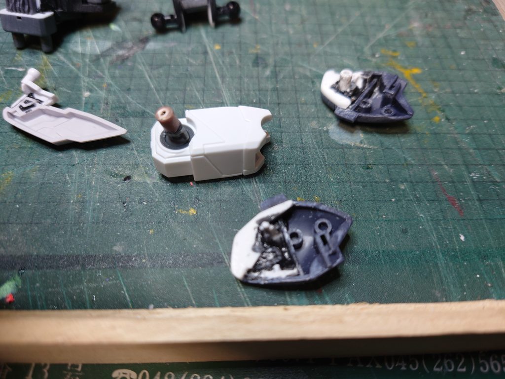 足の長さをそろえるのが大変でした。