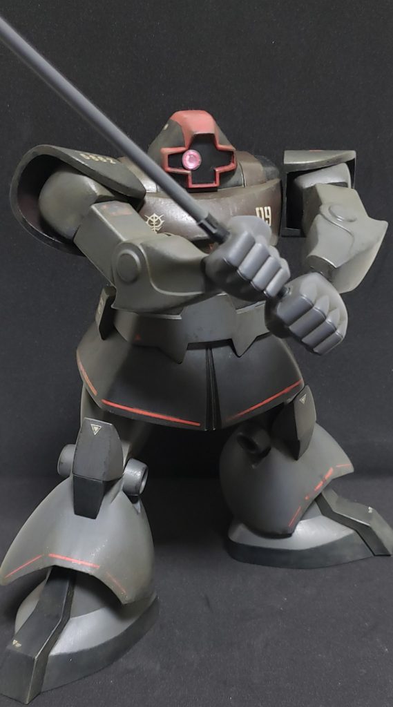 基本的にバズーカ装備・見た目重視のハンドパーツにしているので、ヒート剣は素直にキットのハンドで。肩の引き出しで両手構えもより自然に。