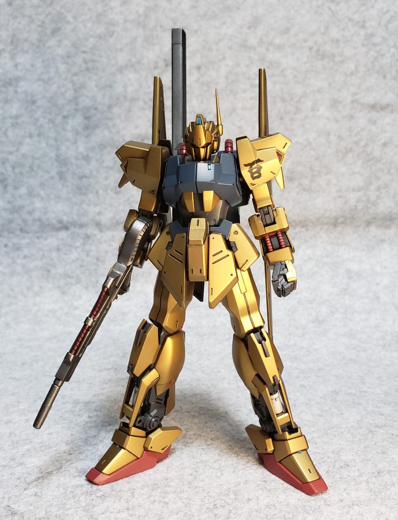 目は光が当たると赤めに。普段は黒く見えるように塗装しました。