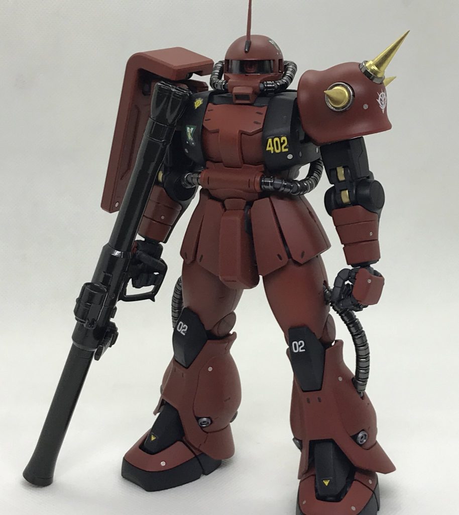 バズーカを持たせてみる。ジョニーのザクといえばやはりバズーカ。R型がHGもMGもRGもパケ絵でジャイアントバズ持ってるから、すっかりバズーカのイメージが強い。