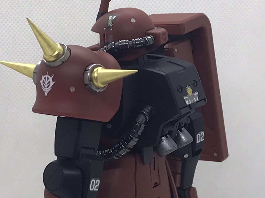 背面デカールは控え目にしてます今回は何度も作ったMGザクⅡver2.0のカラバリだったので、特にストレスもなくサクサクと作れました。やはりザクはいいもんだ。