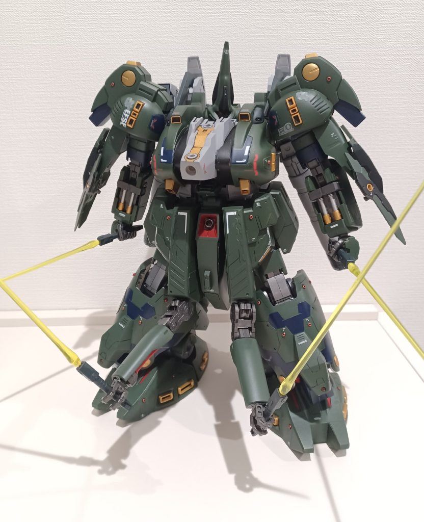 ジオの製作に辺り一番悩んだのがカラーリングだと思います👉👈何色ですかと聞かれたら緑に黒足してたらこうなりましたって感じで😅リアルタイプカラーじゃん。