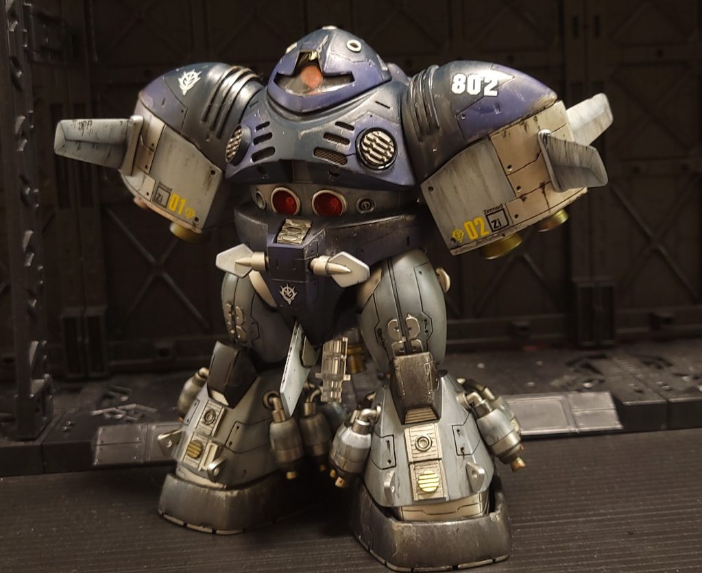 スクラッチで作った両脇の高速ユニットが一番大変でした。何回も削ったり表面に張ったプラ板が剥がれたりして心折れそうでした。