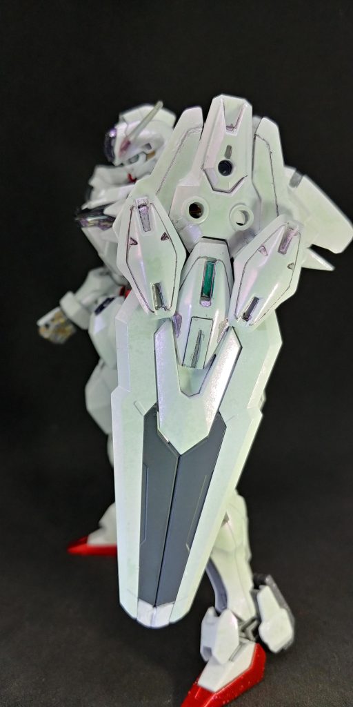 光の当たり具合で、うっすらピンクに光沢✨やはり写真じゃあまり出てないが、結構いい感じ