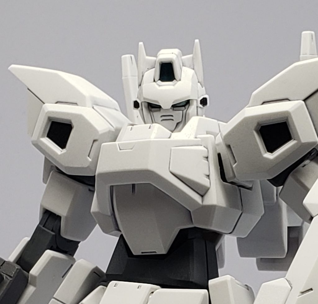 なんで当時ちゃんとチェックしておかなかったんだ!と自分に怒ってしまうくらい楽しく作れました。いや、ホントにカッコいいぞこの機体。幼少期のアセムがオモチャ持ってたのも頷けるってモンです。本編も楽しみながら、積んでるAGE系もどんどん作っていきたいものです。