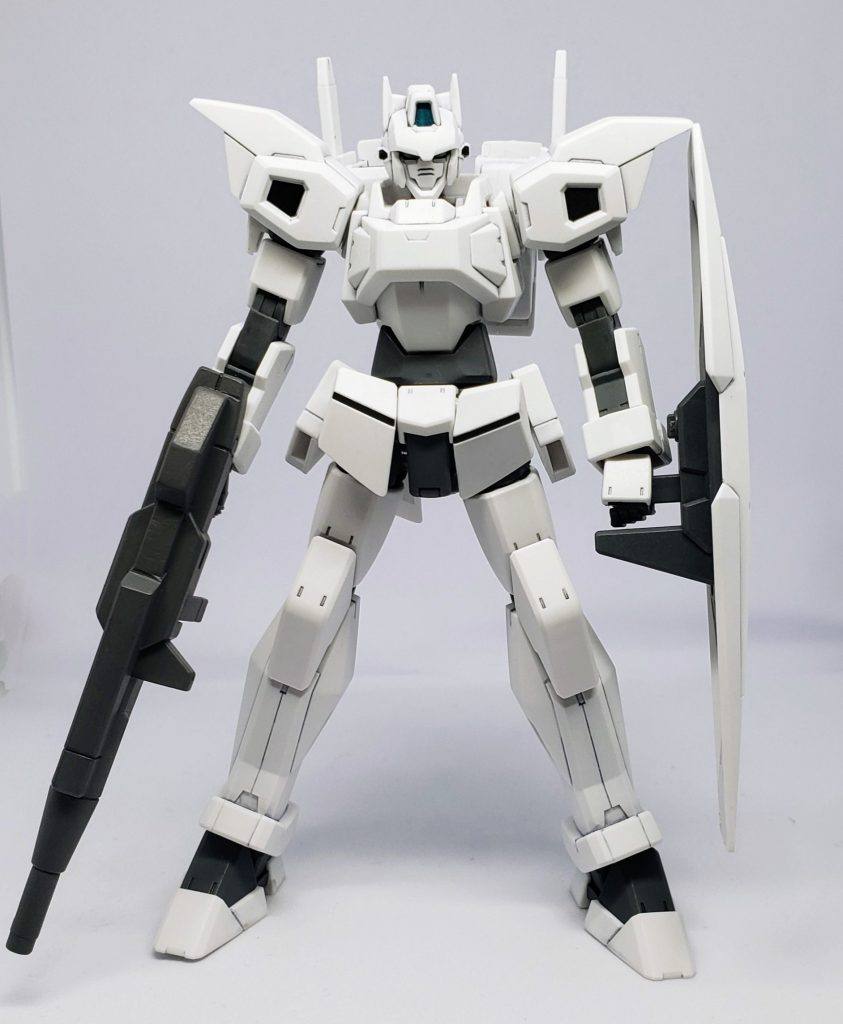旧キットドムさんにかかりきりだったので、気分転換に作ったGエグゼスさん。AGE本放送時は社会人なりたてでリアルがクッソ忙しく、本編は見ていませんでした。コロコロでガンダムを特集することに驚いたり、一応HGのAGE-1を作ってキレイに膝立できることに感動したりしましたが、それっきりプラモも作らず、およそ11年ガンプラから離れていました。現在U-NEXTで初めて視聴していますが、今のところ普通に楽しめています。ガンダムはカッコいいし、量産機のデザインも好み。アセムとゼハートの学園生活良かったよね……だがデシル、テメーはダメだ。このキットも元々はミキシングとかに使おっかな~と思ってましたが、ウルフが良いやつすぎたのでそのまま組むことにしました。黒いとこはシール、スミ入れはリアルタッチマーカーでサクサクやってます。