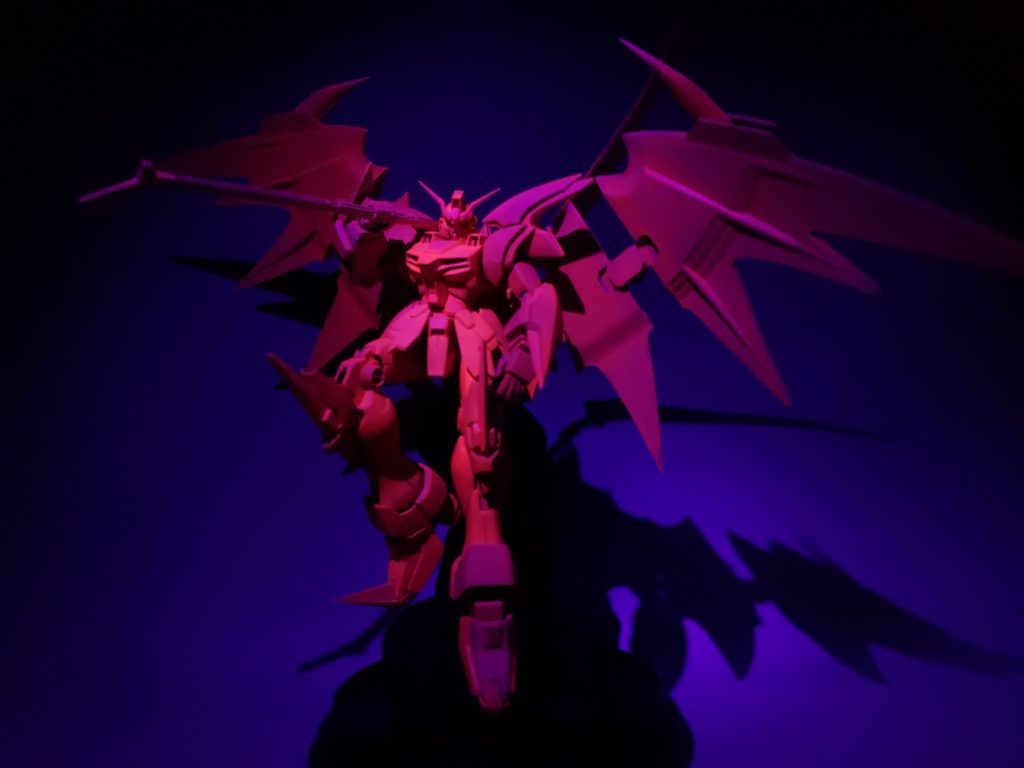 ブラックライトで怪しく光ります。