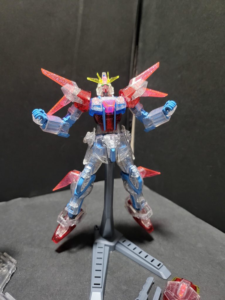 元々はビルドストライクのRGモードを作っている時のついでに塗装しただけの機体でしたが、気がついたらビルドストライクの方が後回しに…(ギャラクシーブースターはまだ作っておらず…)