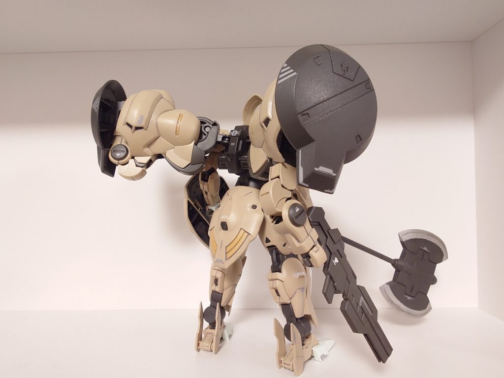 背面です。バックパックのサブアームは差し替え無しで収納できます。