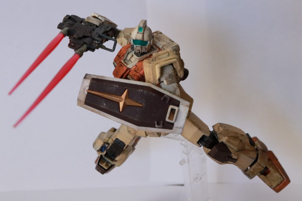 ブルーの脚部横スラスターだけでなく, 脹脛にもスラスターを追加しています。武器も試作型っぽくすることで, エース用の試作機のような雰囲気になりました。