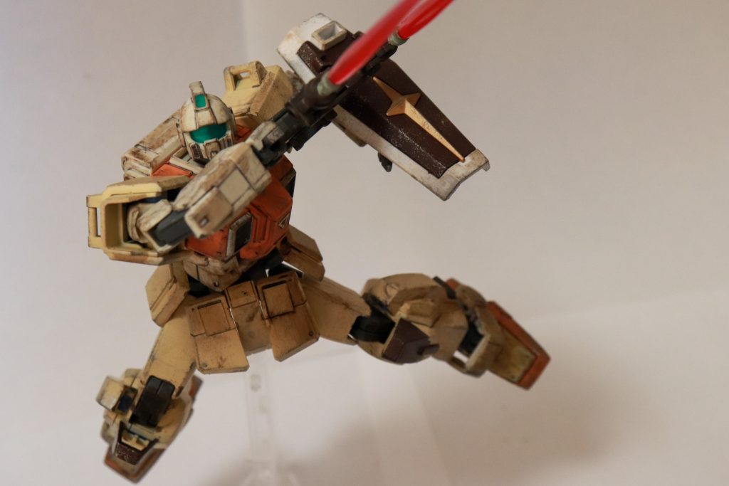 今回はシールドとブルーから持ってきた部位のみ塗装しました。塗料はベージュ→ジェイズ 鉄道模型車輌色 No.13 月光クリーム色ブラウン→ジェイズ 鉄道模型車輌色 No.9 ため色を使用しています。塗装後, スミ入れ及びウェザリングとつや消しトップコートを施しました。