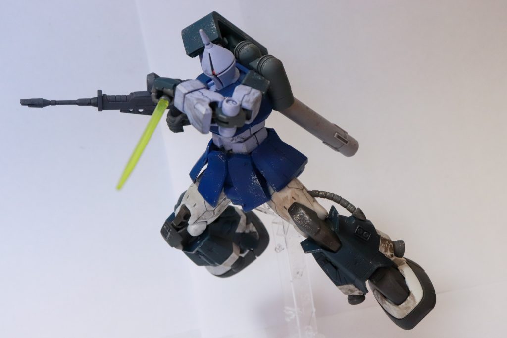 肩のシールドは取り外しできるようにしました。非使用時は右肩にマウントします。