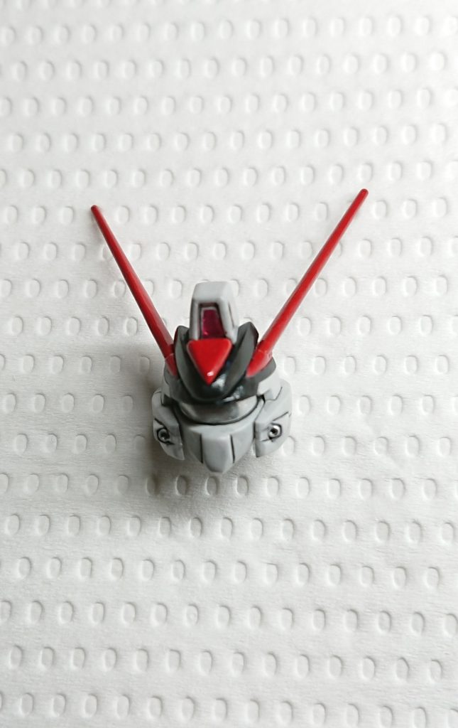 バイザーを外すとこんな顔をしています。