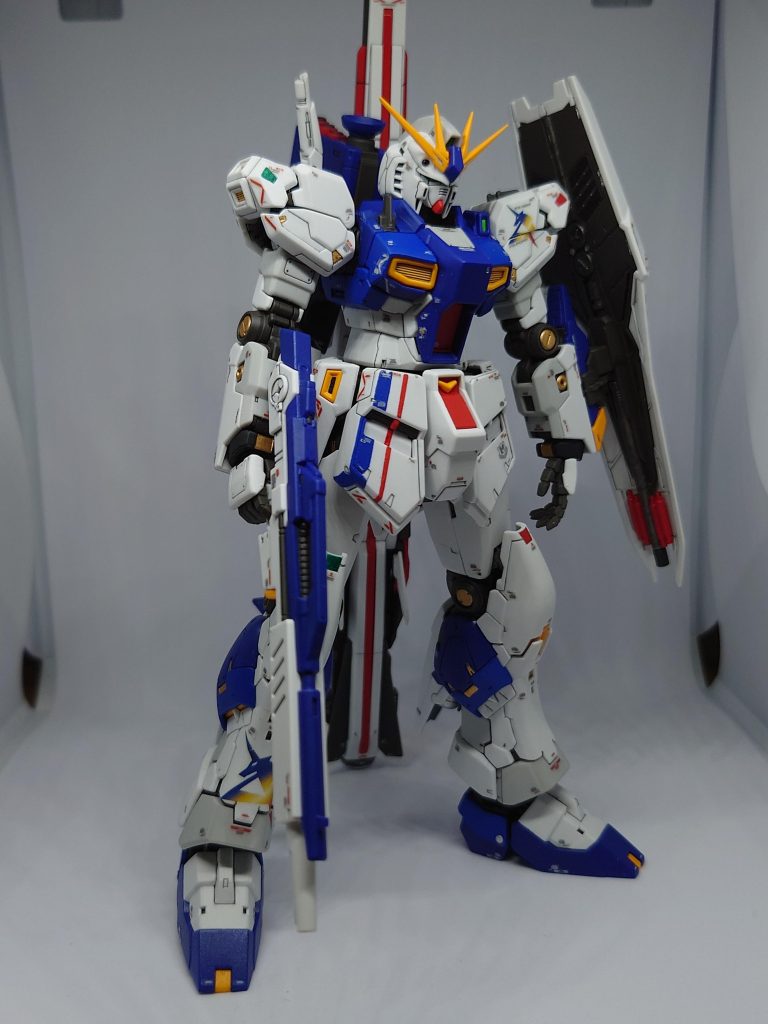 内部フレ一ムも部分的に塗り分けたのですが当然見えません。けど隙間からちょこっと見えるところがそそられます。自己満足です。