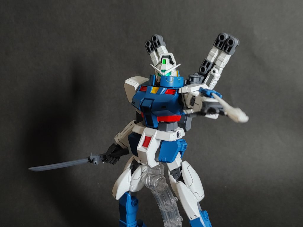 前腕には「トリモチアンカー」装備。宇宙空間で相手との間合いを固定して闘う。