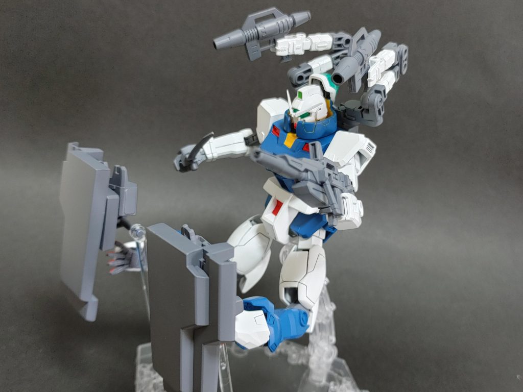 宇宙空間なので、足も手のように使う!!