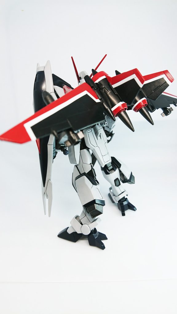 後ろ姿も。ジェットストライカーは他の機体にも貸してあげると思ったので、シンプルな黒赤白の三色にしました。