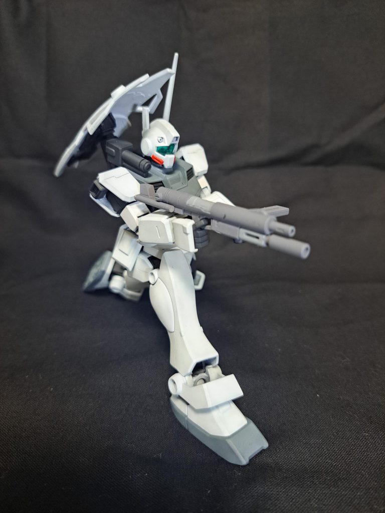 塗装メモMr.カラーで全塗装、黒立上げ白部分  白+ちょっぴりのブルーグレー部分  ニュートラルグレー+ちょっぴりのブルー関節、バックパック  ジャーマングレー?差し色の赤、グレーはファレホ筆塗りバーニア   ガンダムマーカーメッキシルバースミ入れなし、スーパースムースクリアつや消し
