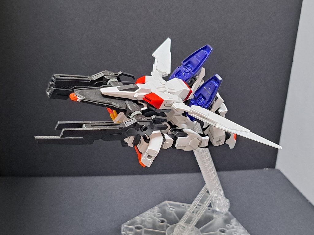 なんちゃってですが飛行形態っぽくも出来ます。割とシルエットがよく出来てて好きです。