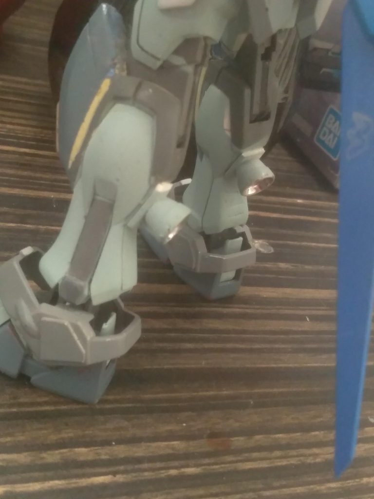 I've added thrusters on the legs for more mobility 