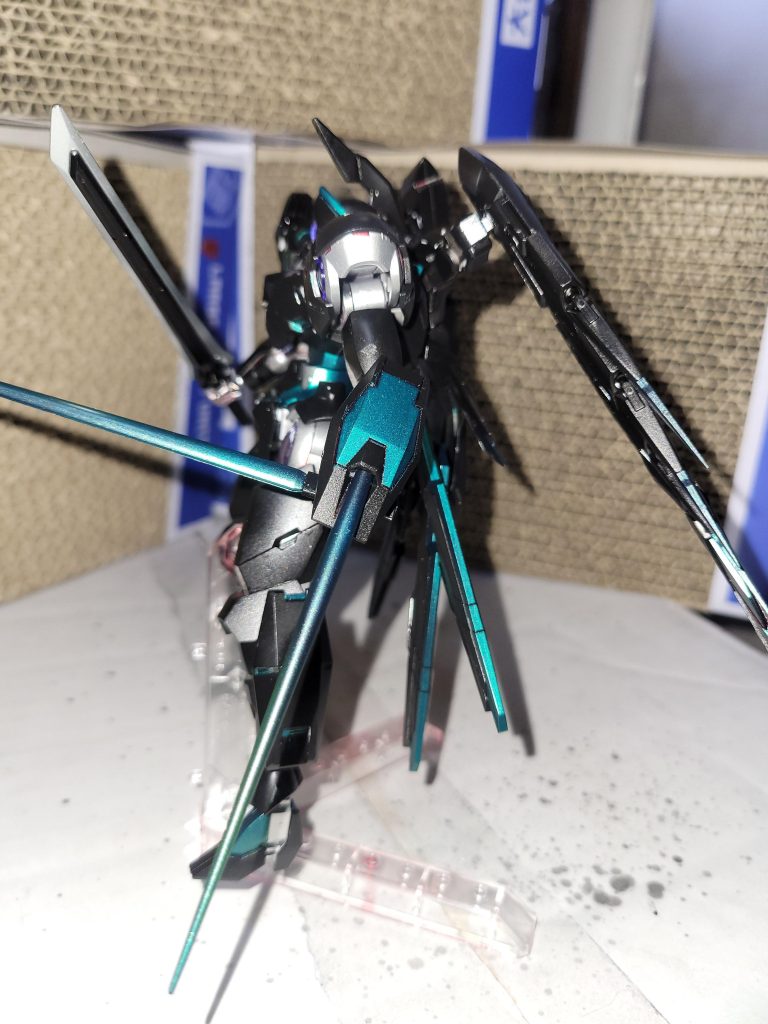 通常サーベル二本盾に内臓したサーベル強気の近接装備。