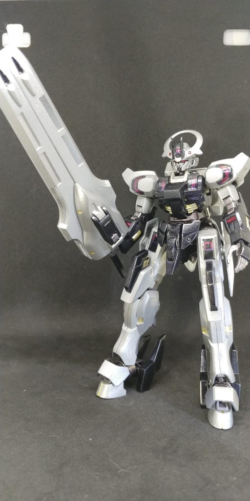 白では無いし、グレーもどうかと思ったのでシルバーにしました。シャインシルバーではなく、普通のＧシルバー