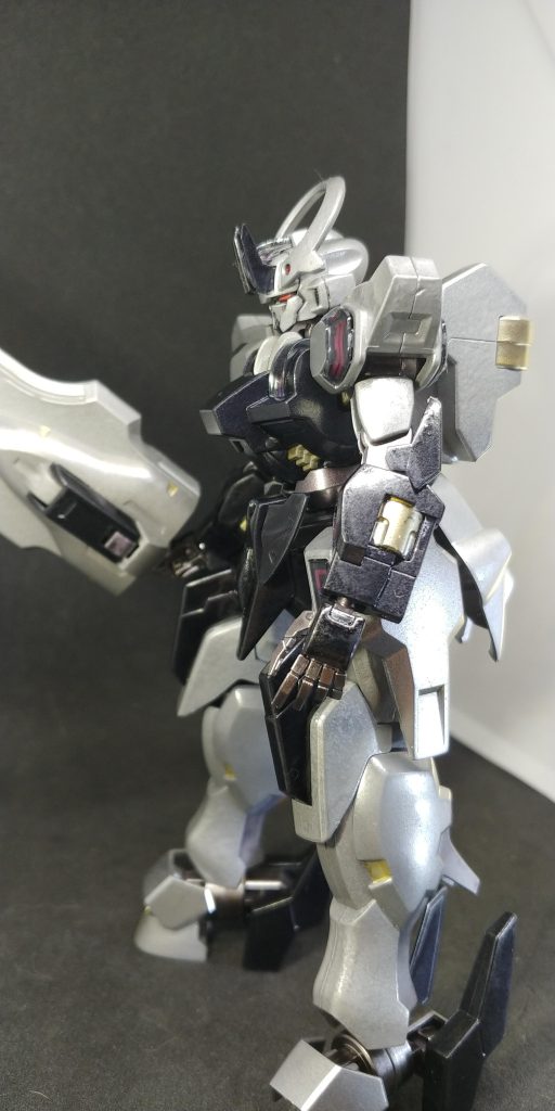 部分的にホワイトゴールド入れて、シルバーはシルバーと【シャインシルバー×ブラック】とで多少色分けも　(まぁ、写真ではわかりませんが)