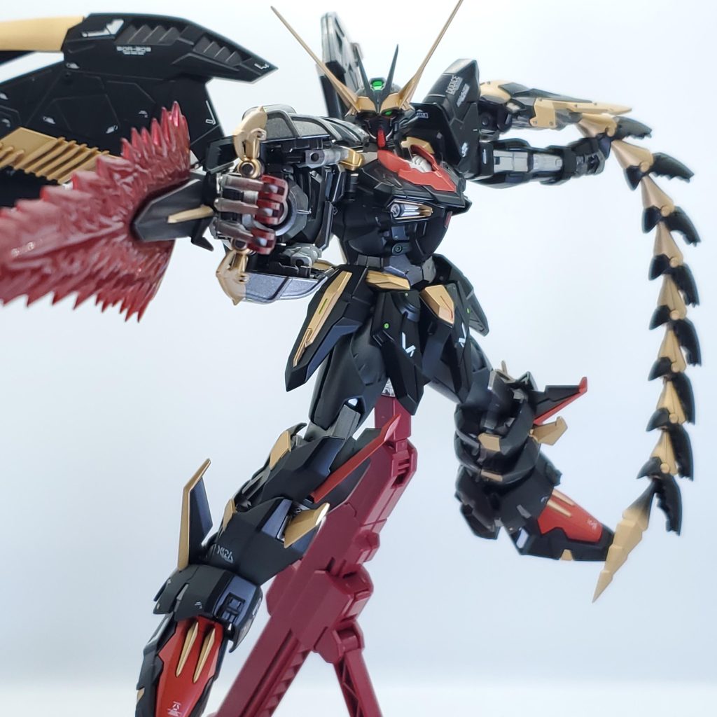 爪とビームソードはキャンディー塗装コードギアスの紅蓮をイメージ