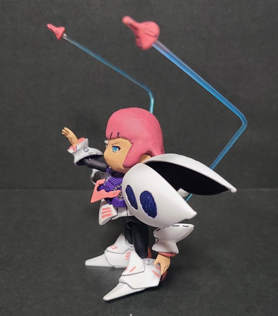 キュベレイの頭部とは磁石で着脱式にしています。またキュベレイの頭部側に磁石ポイントを2つ作っているので、頭部が前のめりに装着できるようにもしています。