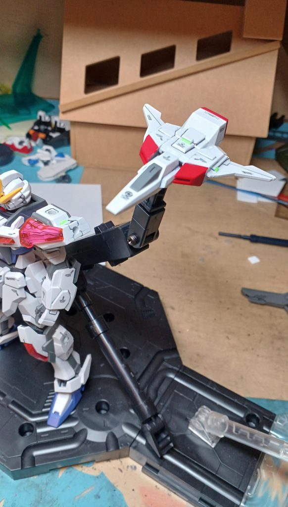 ギャラクシーファイターストライクEGのバックパックになる支援機ですね！3箇所に蛍光色のチップを貼り付けています。もちろんデカールも。