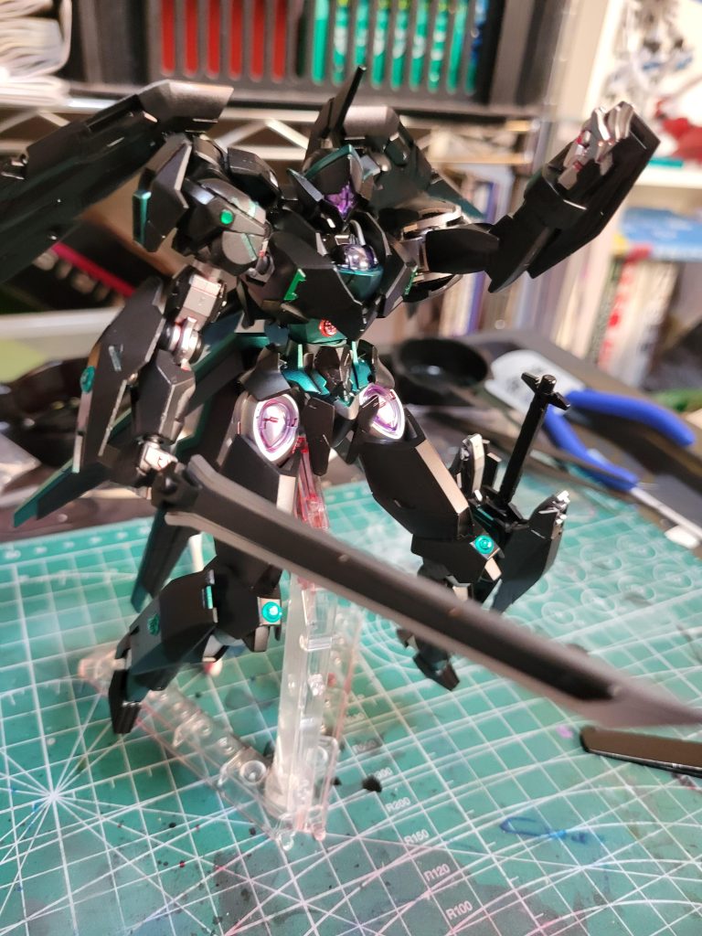 かかってこい、切り刻んでやる。と言わんばかりの挑発。