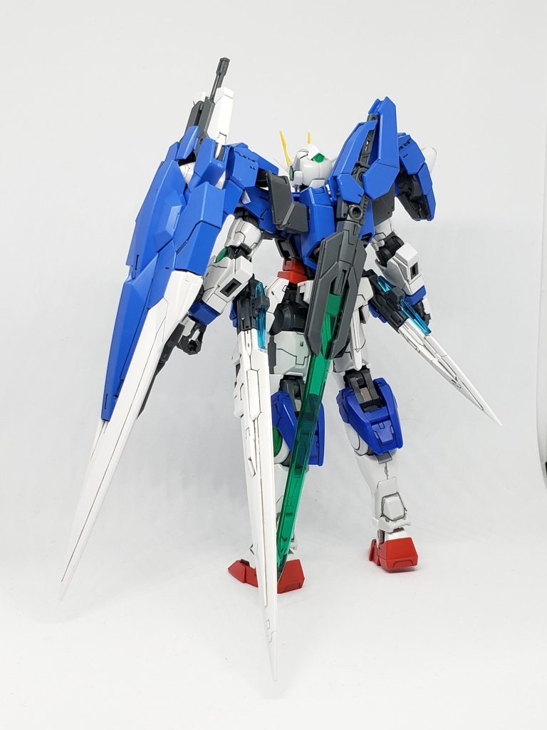 はい!バックビューです❗自分の「好き」で創った物なので格好良いですねぇ~🎵モールドやマーキングデカール等で盛り々‼️も、確かに格好良いですが、個人的には「アニメスタイル」が好きなので、墨入れと最低限の部分塗装だけで仕上げています😊共感してくださる方が居たら嬉しいです❗