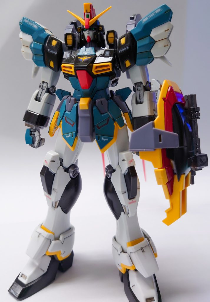 胸元にはかっこいいという理由だけで、ソレスタルビーイングのマークデカールを貼り付けております。