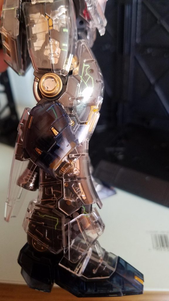 脚内部フレームをアップで。ゴールドはワンポイントだけです。