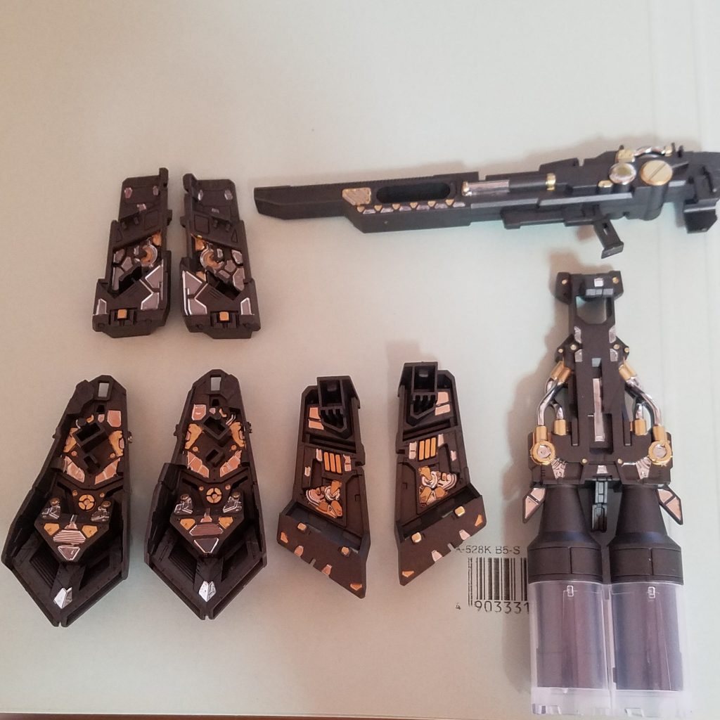 裏打ち部分もけっこうガッツリ塗りましたが、シールド以外全く見えなくなりますね(笑)