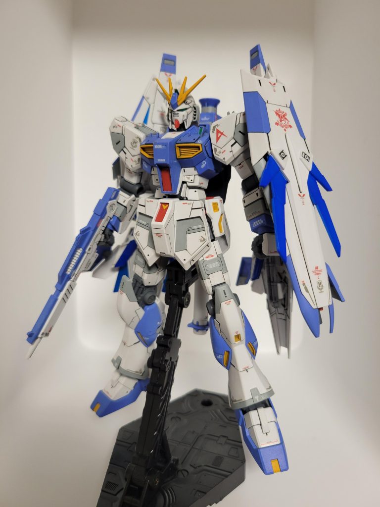 先ずは全景。紺色部分を福岡νガンダム参考に青にしたかったんですが、思いの外薄くなってしまいました。調色めんどいのでエアリアルブルー筆塗り。薄かったけどそのまま突き進みましたw