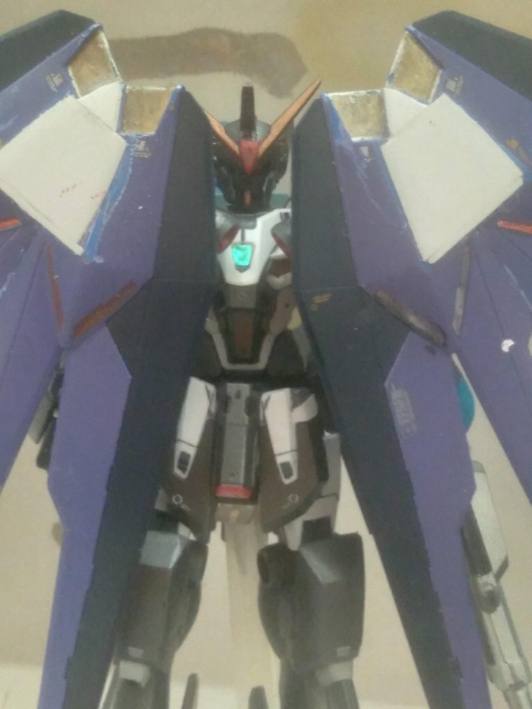 They look really cool when closed around the kit. Almost like a cross between dynames and deathscythe