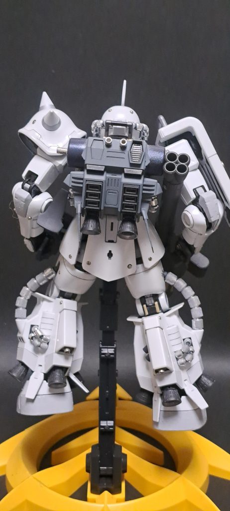 このキット、背面もいけてます。塗り分け大変でしたけど……