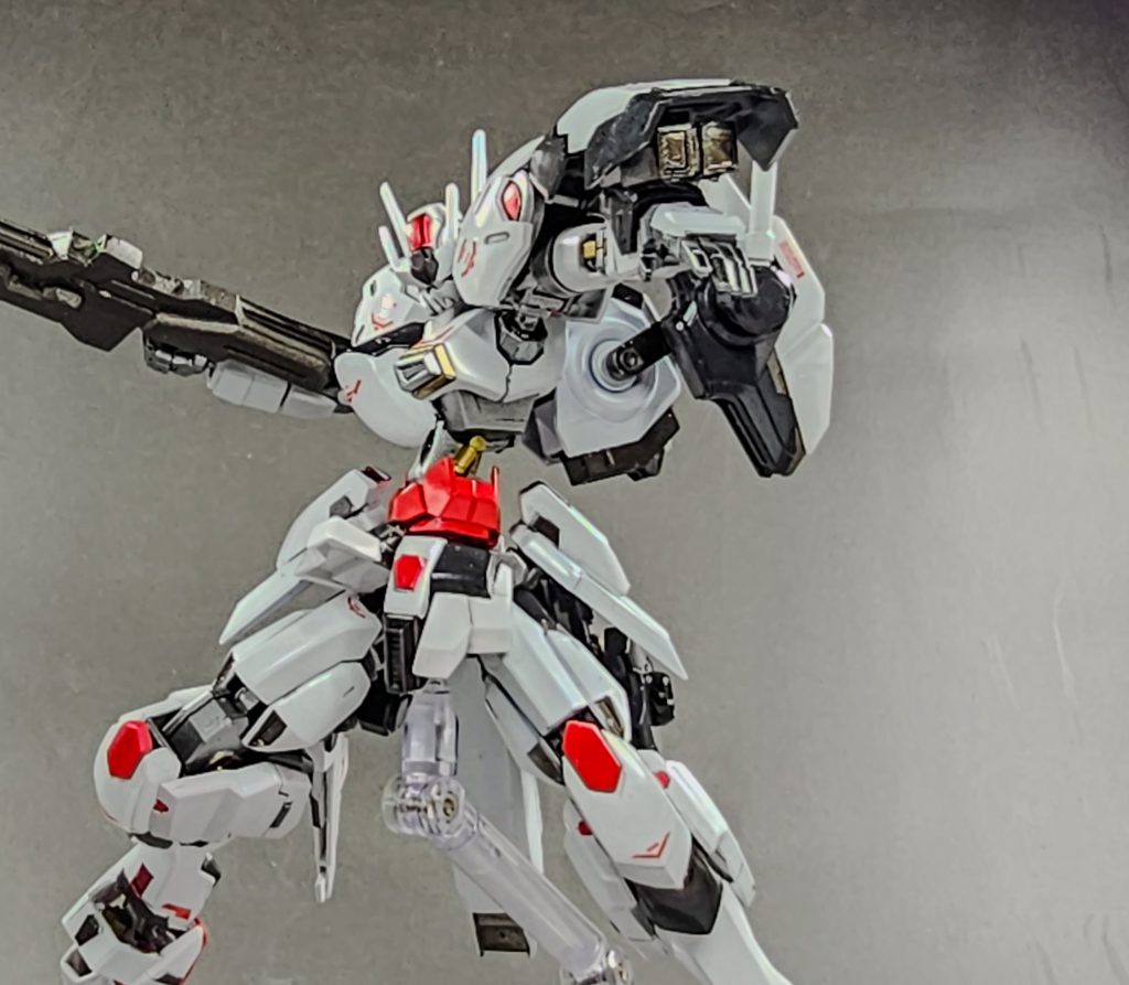 シールド内蔵グレネードランチャー。ビーム兵器だけではなく実弾兵器も、と言うことでスクラッチで制作しました。