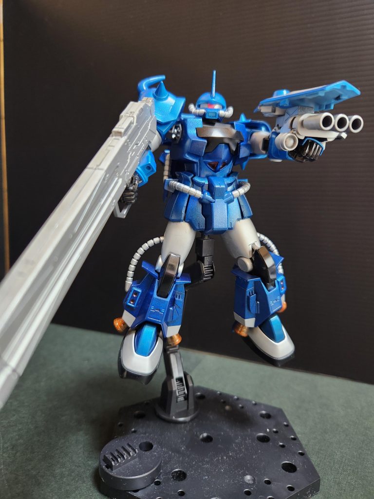 宇宙戦でガトリングガンもなんなので、ビーム兵器としてウルトラマンのライフルを流用しました。