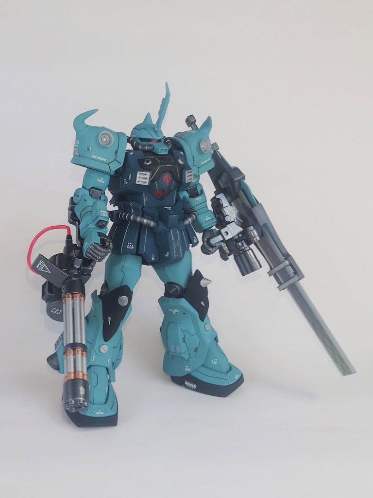 とある宙域の小惑星、ジオン残党の基地にまた地球から物資が届く。「整備長、またMSが一体届いたのですが・・・」「なんだ、今度はゾックでも来たのか？」「いえ、それがグフカスタムでして。」「な〜に〜！フザケやがって！送り返せ、送り返せ！」「いや、それがメッセージもありまして『大佐の仇を取ってくれ』と。」「クソッ、ガチなやつか。仕方ない、とっととハンガーに入れろ！」