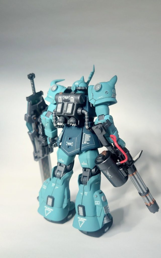 「さすが整備長、始めちゃえばアッという間ですね(笑)」「ちゃんと指示通り組んだだろうな？」「もちろんです。元が陸戦用ですから気密性のチェックと宇宙用のジェネレーター、スラスターの換装はバッチリです！」「特にコクピットの気密性は完璧にしとけよ。何せノーマルスーツも着ないで載りだす将校が少なくないからな。」「確かに(笑)」