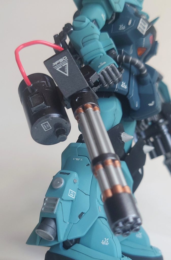 「整備長は今回、武装の方をやってたみたいですが、ガトリングはシールドから外しちゃったんですね。」「あぁ、ビームガトリングにしてやったからな。シールド越しでもエネルギーパックに喰らうと洒落にならん。」「整備長、あの・・・(時代考証が、)」