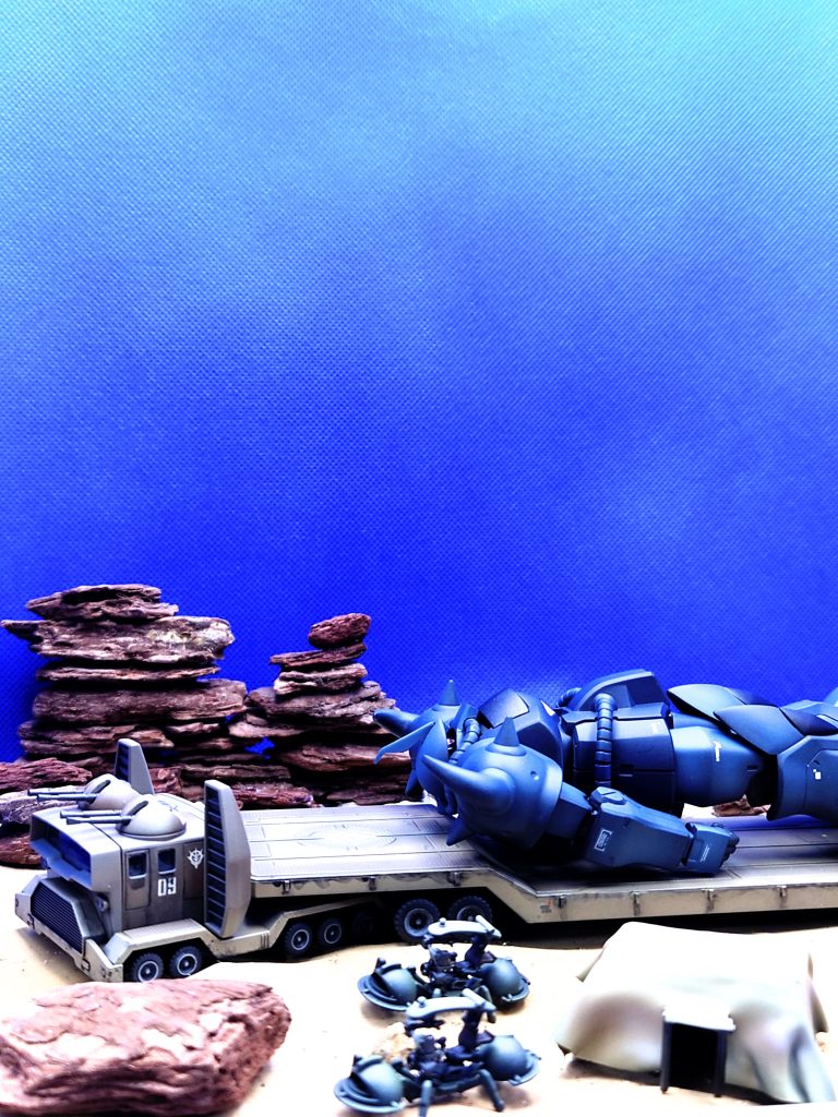 HGグフ、ワッパ、自作テントで戦場の休息をイメージしました。が…人物の作成は挫折しました。