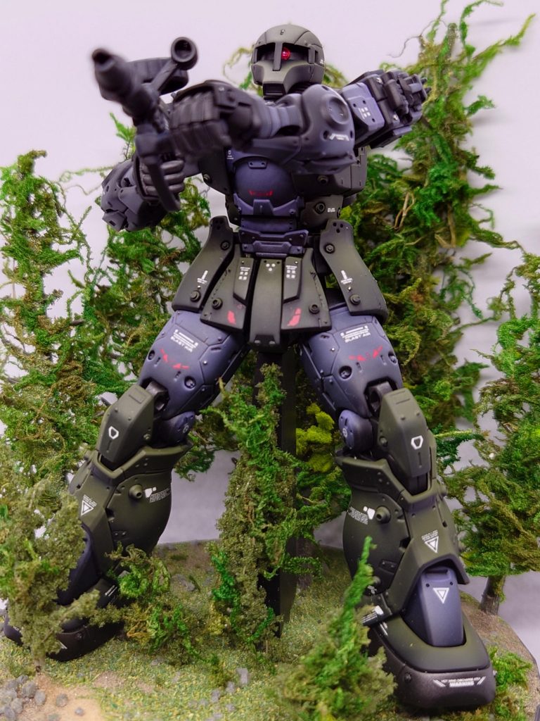 ジオン脅威のメカニズム🤔？！動くガンプラ第二弾は動くガンダムと来たらやはり？アレ、ザク、旧ザクを制作しました。今回もソーラー発電可動です。