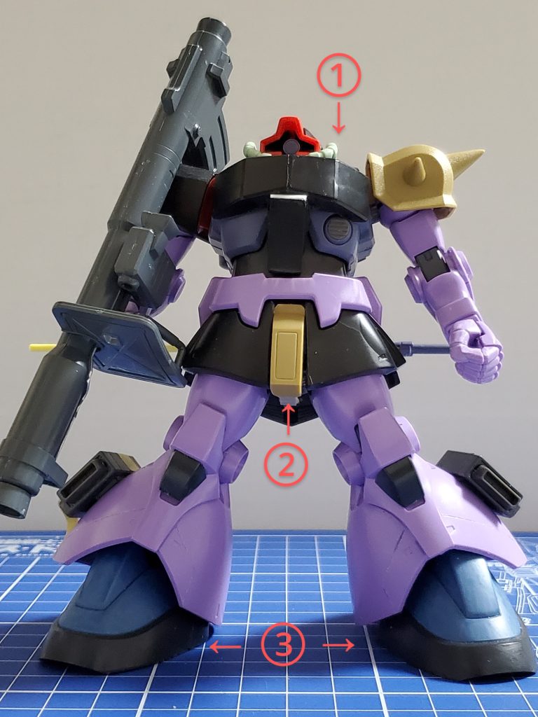 『大きな改修ポイント　その３』①トロピカルの外せないポイントである首回りの動力パイプは、ザク胴体のパイプを流用～🤩②股間部分にはザクデザートタイプで残った股間パーツを装着～❕それに合わせて前面スカートをカット✂️してみました👍✨③プロトタイプの足首🦶はゲルググの足首に酷似しているので、迷わず採用💡ただ中のドムの間接パーツとゲルググ足首のポリキャップの相性(サイズ)が悪かったので間接パーツもゲルググのものを採用しています😌🎶