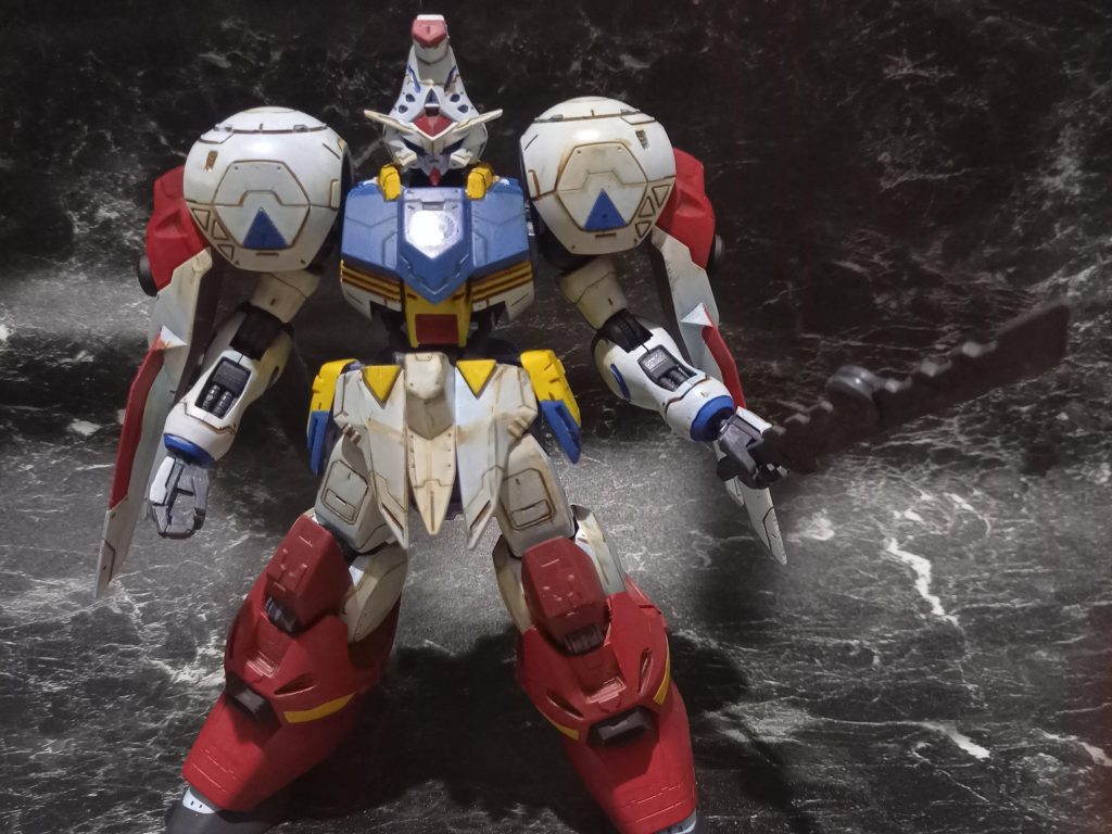 右手首はランスの重さに負けて軸が折れて補修したので武器を持たせられず